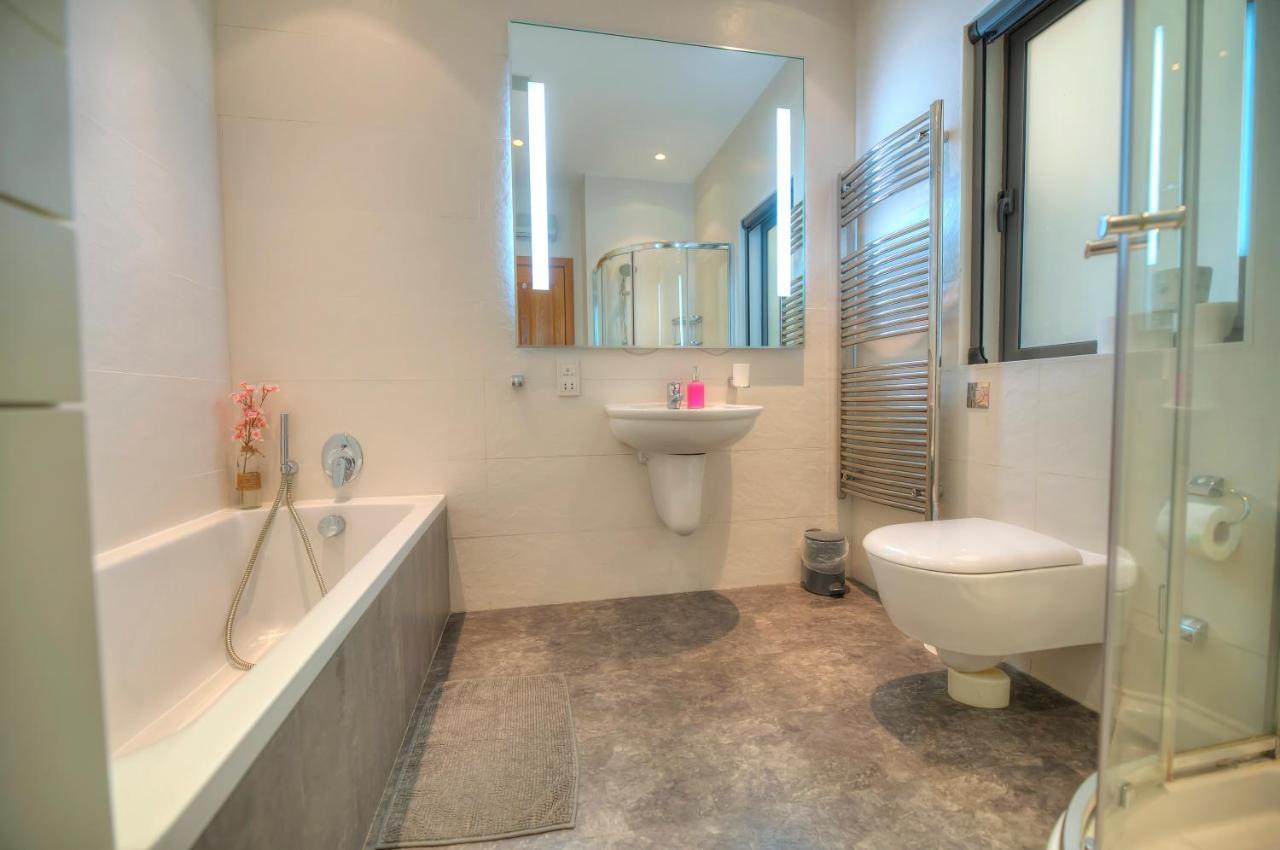 Bright And Spacious 3 Bedroom Apartment With Breathtaking Views - Goslm-5 Sliema Eksteriør bilde